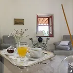 Castello Di Serragiumenta Κατάλυμα σε φάρμα *
