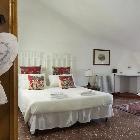 Farm stay Castello Di Serragiumenta Firmo