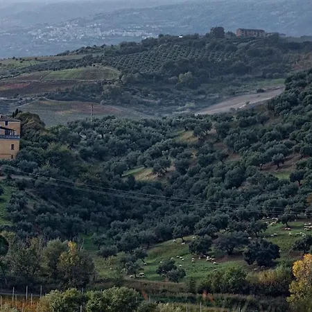 Alloggio per agriturismo Castello Di Serragiumenta Firmo