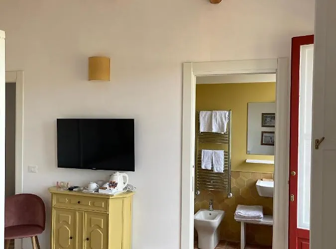 Castello Di Serragiumenta *