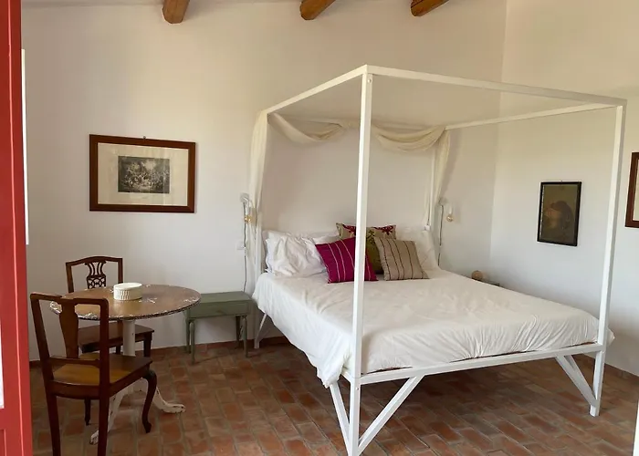 Castello Di Serragiumenta Firmo