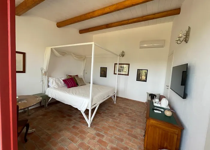 Vakantieboerderij Castello Di Serragiumenta