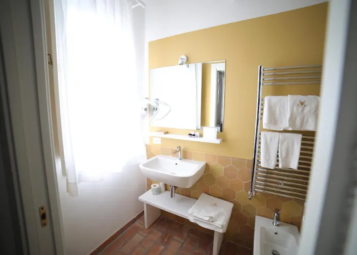 Castello Di Serragiumenta * Firmo