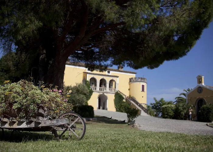 Castello Di Serragiumenta *